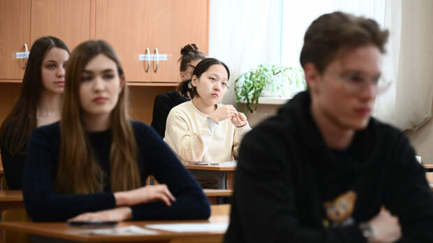 Учат в школе: в России хотят ввести оценки за поведение