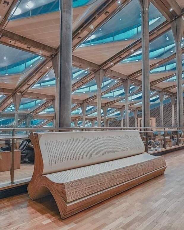 Скамейка в Александрийской библиотеке