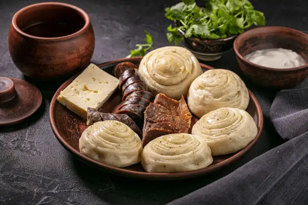 На фуд-холле Eat Market в «Смоленском Пассаже 2» начал работать корнер дагестанской кухни «Мука»