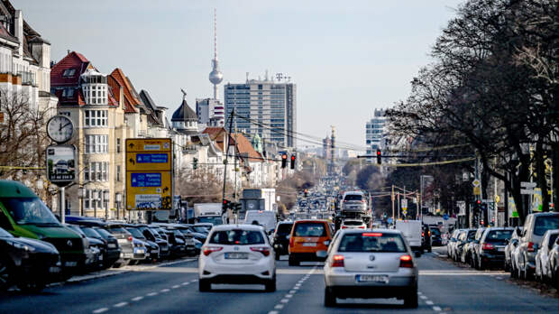 Историческое варварство: в Германии переименовывают улицы и площади, связанные с СССР