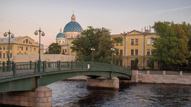 Trinity Cathedral and Fontanka river.jpg