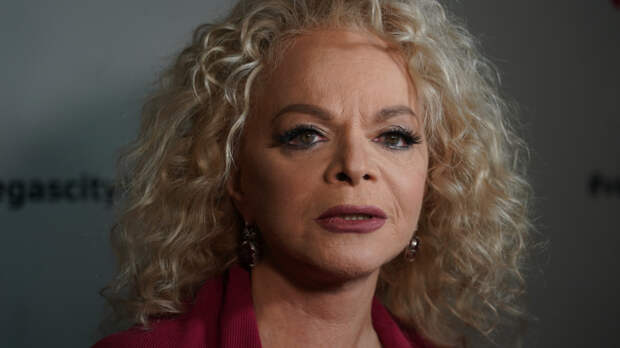 Молчание громче слов: как Лариса Долина избегает ответов на вопросы журналистов