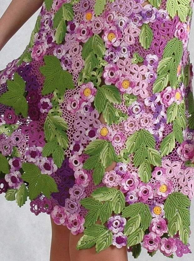 Вязаное платье с цветами