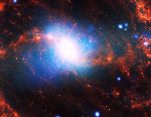 Астрономы весной снимут первое в истории видео черной дыры