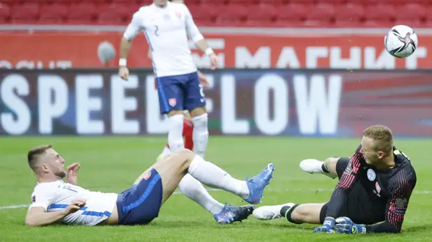 Шкриньяр объяснил свой автогол в матче Россия — Словакия