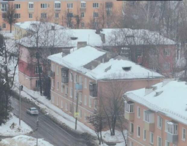В Туле на улице Шухова обрушилась кровля дома под тяжестью снега