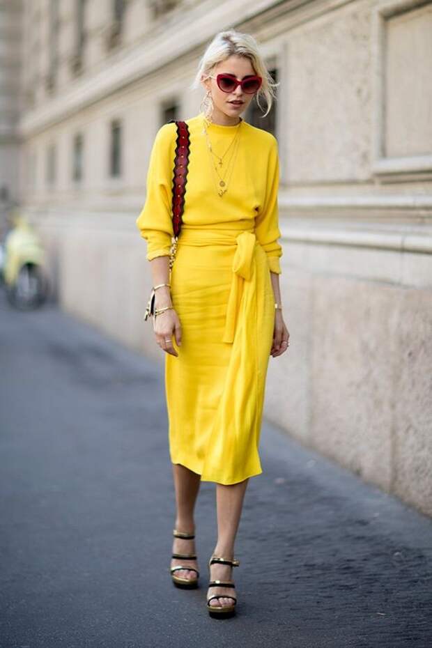 Желтые платья с чем носить