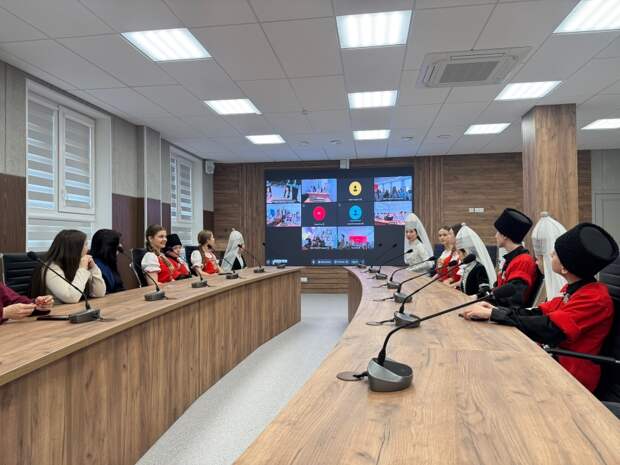 Школьники Красногвардейских районов Адыгеи и Крыма провели телемост