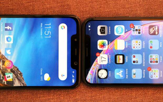 Yes, the iPhone X (right) has a better screen than the Pocophone F1 (left). But the differences are small.