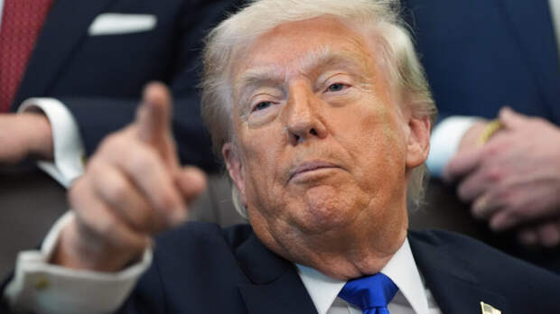 «Это безумие»: Трамп обвинил Европу в «полном бардаке» на Украине