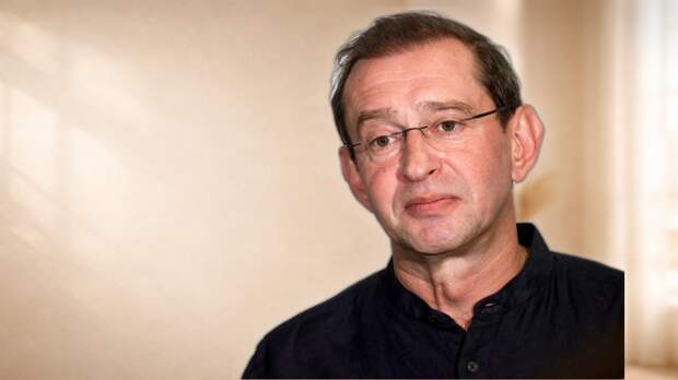 «Он не помнил матери»: как сложилась судьба 18-летнего сына Константина Хабенского, потерявшего маму в год