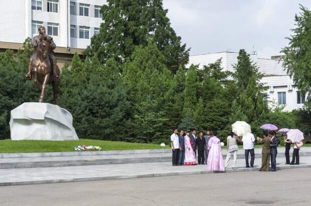 Безусловно, самой обсуждаемой страной в России (да и на Западе тоже) сегодня стала Северная Корея.-16