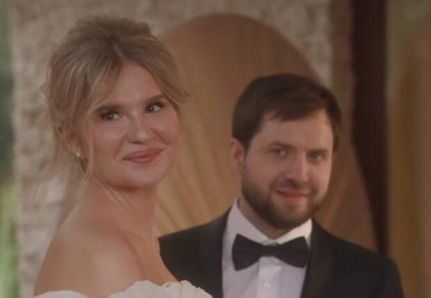 Песня от Лолиты, тост от Ларисы Гузеевой: как прошла свадьба дочери владельца "Кофемании" Маши Журавлёвой