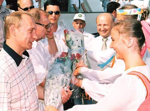 10 редких фото Путина, на которых он не выглядит как президент