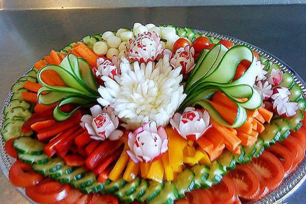 30 шикарных идей красивого оформления мясных и рыбных нарезок, сыров, овощей и фруктов