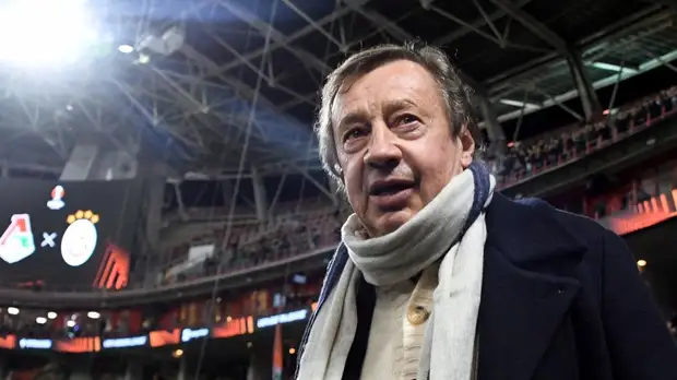 Сёмин получил серебро за сезон-2019/20 и подарил медаль болельщику «Локомотива»