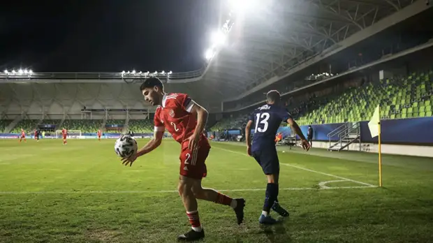 Молодёжная сборная России по футболу проигрывает Дании после первого тайма