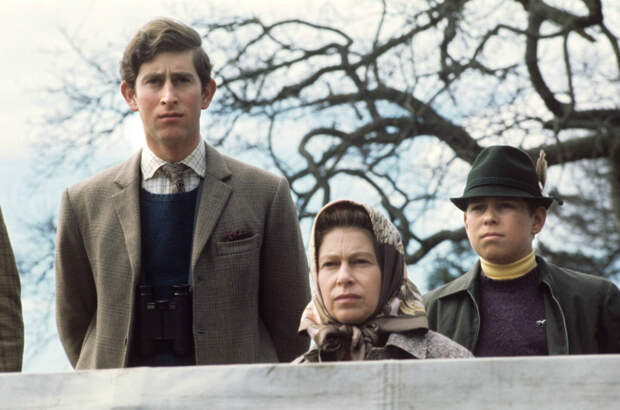 Принц Чарльз, королева Елизавета и принц Эндрю, 1972 год