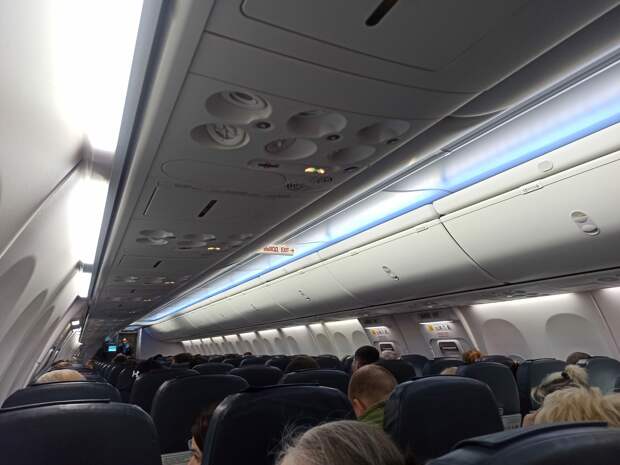 Самолет Петербург — Якутск вынужденно сел во Внуково из-за неисправности