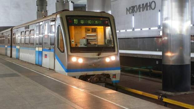 Станции «Мякинино», «Волоколамская», «Митино» и «Пятницкое шоссе» закрыты в связи со строительством Рублево-Архангельской линии