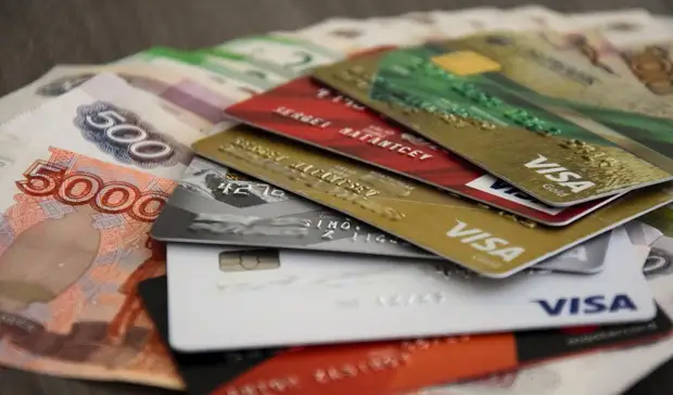 В Белгороде сотрудник банка завёл на клиента карту и воровал деньги