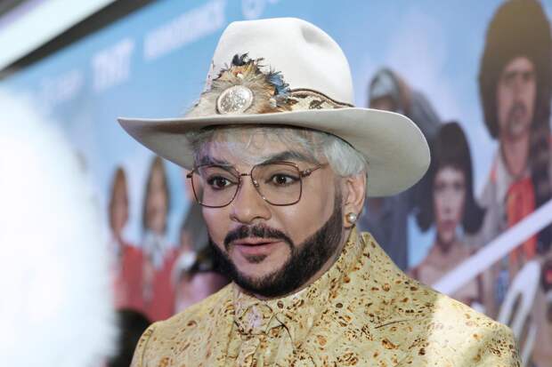 Филипп Киркоров заявил, что не желает публичности для своих детей: «Слава богу, они не хотят быть такими, как я»