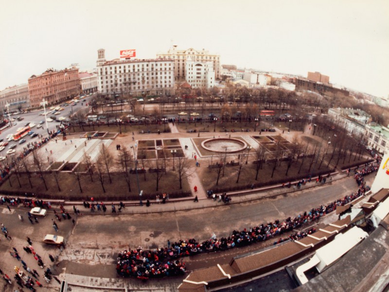 8 исторических фото открытия первого Макдональдса в Москве