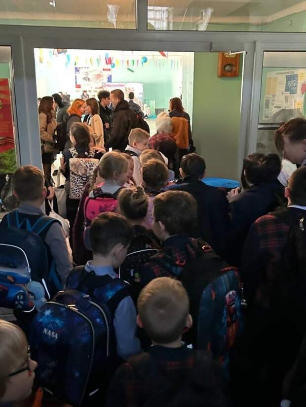 В донецкой школе №70 также проходит эвакуация