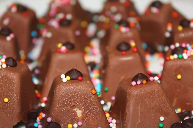 Картинки по запросу Шоколадные конфеты с любимой начинкой Амир Уверен
