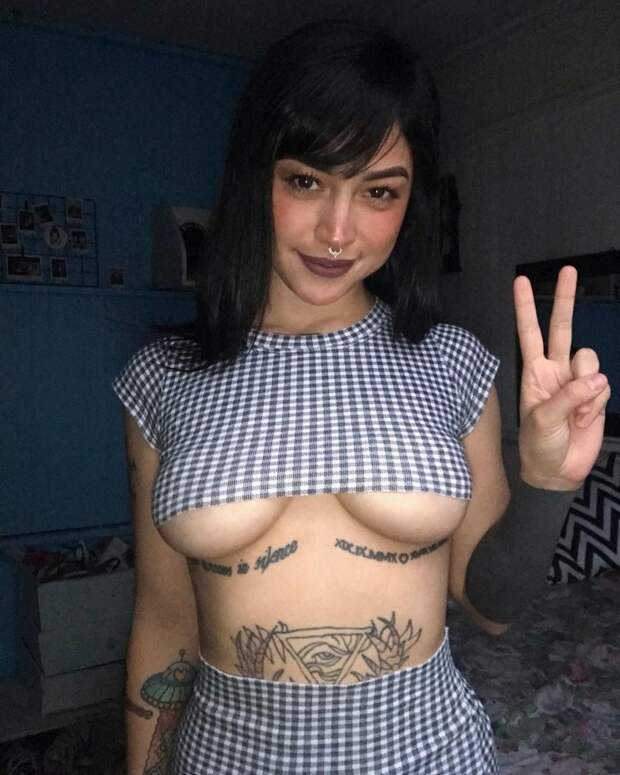 Красивые девушки и их underboob засветы