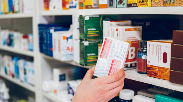 Фармаколог Петров заявил, что лекарства не стоит покупать впрок