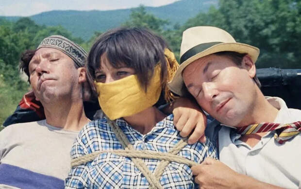 Роковой купальник, пьянство, два осла ‑ 10 фактов о советском фильме «Кавказская пленница»