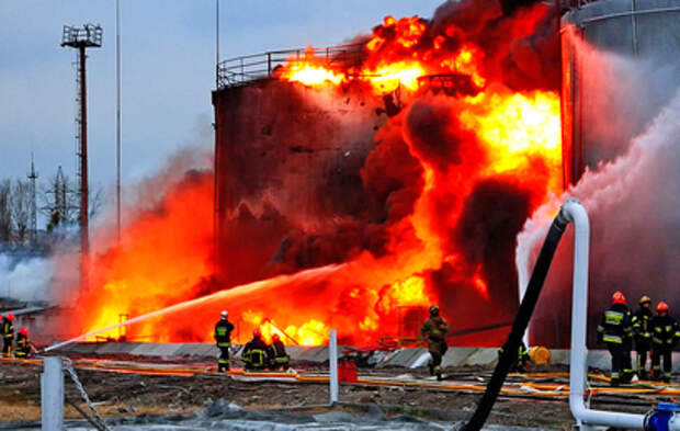 Мощные взрывы прогремели сразу в нескольких регионах Украины