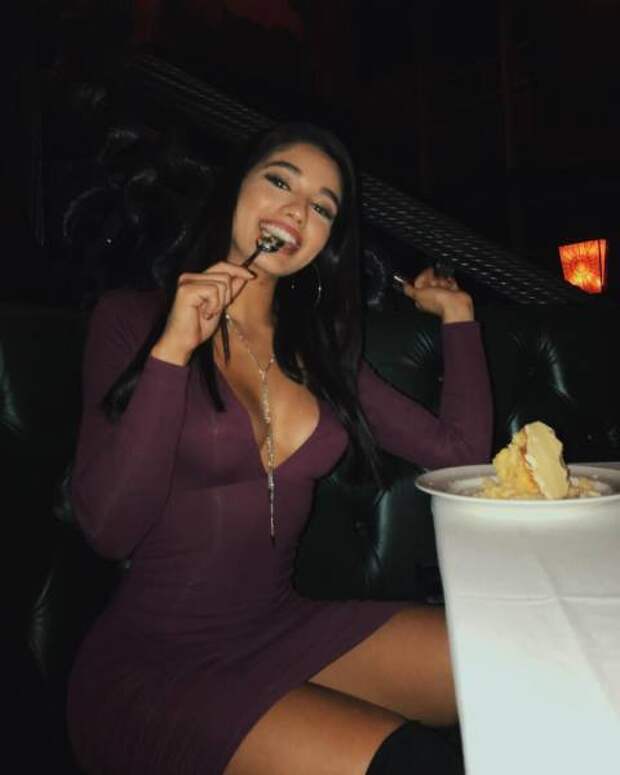 Skin-tight Dresses Are a Stunning Invention Skin-tight Dresses Are a Stunning Invention