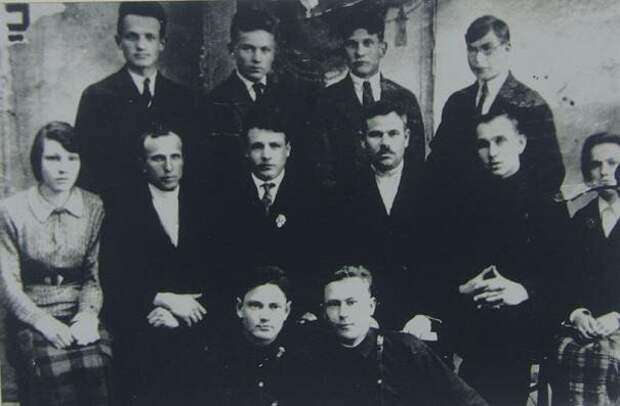 Вяземский педагогический техникум, 1934 Николай Кюнг в нижнем ряду слева 