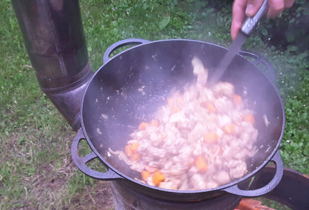 Тушеная картошка с грибами и мясом в казане Тушеная картошка с грибами и мясом в казане