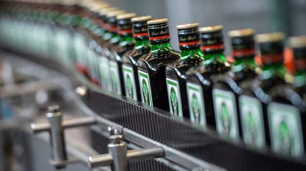 Популярный немецкий травяной ликер, официальные поставки которого в Россию планируется остановить, уже успешно импортозаместили