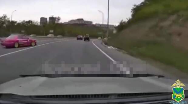 Гонял на Toyota Crown. Житель Владивостока задержан за опасный дрифт