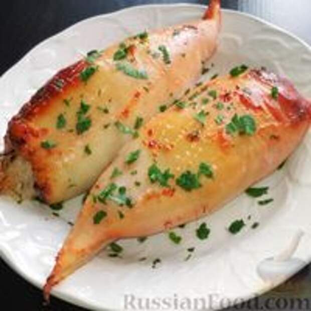 Фото к рецепту: Кальмары, фаршированные рисом и грибами