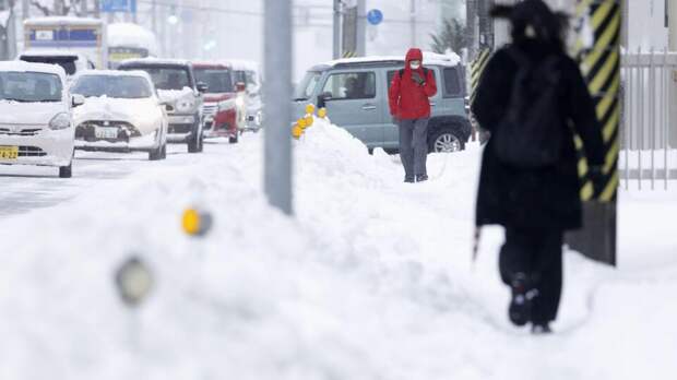 NHK: тысячи людей заперты в японском аэропорту Саппоро из-за снегопадов