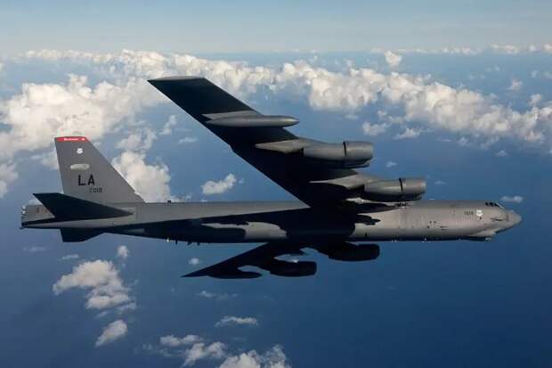 Американский бомбардировщик B-52 отработал имитацию ядерного удара по