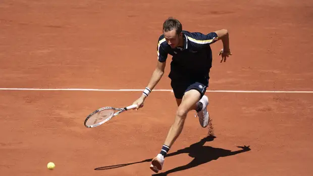 Медведев прокомментировал свою первую победу на «Ролан Гаррос»