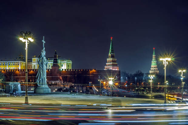 Памятник Владимиру Великому на Боровицкой площади