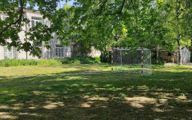 Рязанец самостоятельно оборудовал футбольную площадку во дворе на Урицкого