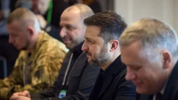 «Мы не можем просто сбежать»: Киев отказался выводить войска с Донбасса