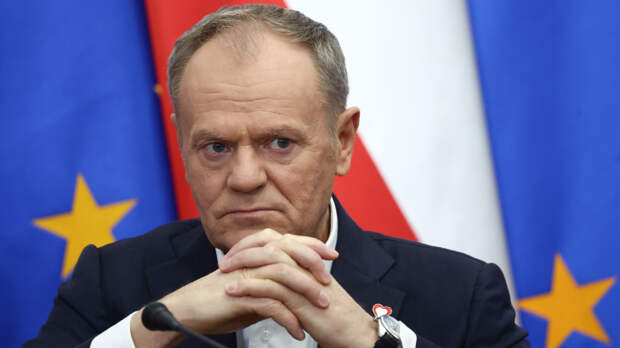 «Хаос распространяется»: Туск прокомментировал возможное снятие санкций с России