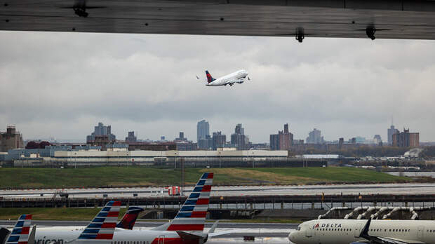 NYP: четверо пожарных пострадали при ЧП с самолётом и ТС в аэропорту Нью-Йорка