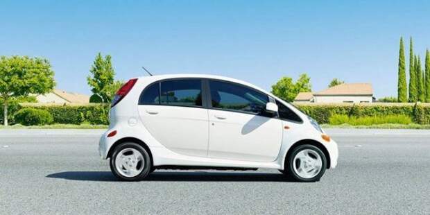 Дешевый Mitsubishi и от того совсем не хороший. 