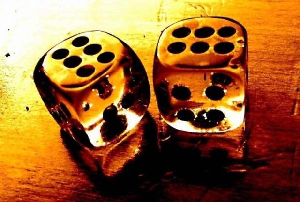 Случай — величайший романист в мире.