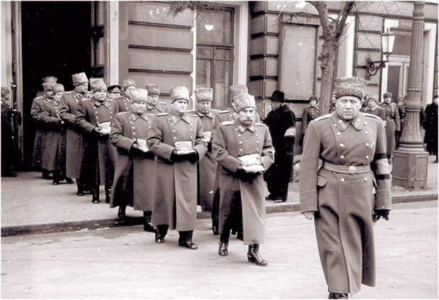 Stalin-umer-vynos-nagrad.jpg